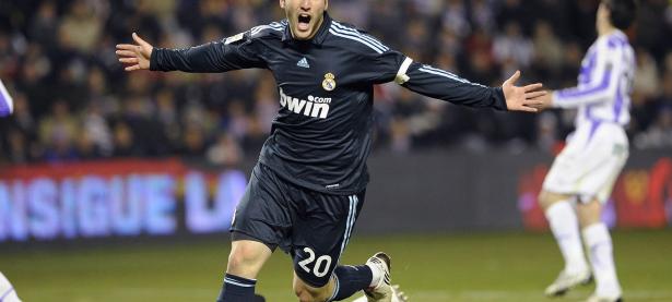 开云体育下载-罗德里一锤定音惊艳四座，西班牙险胜巴萨式传控的自我革新