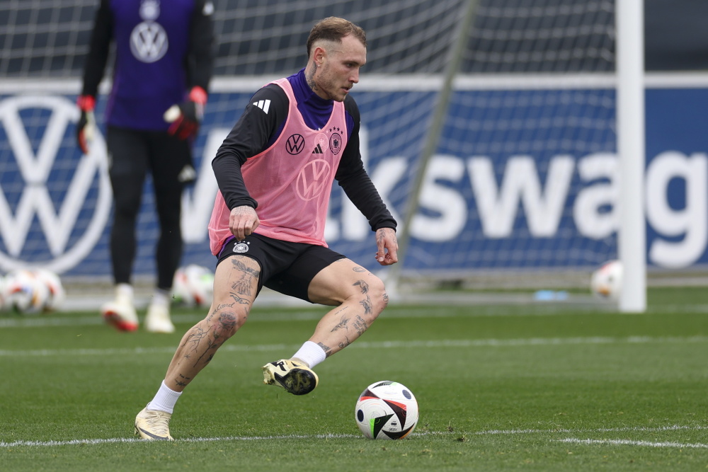 包含国际足球比赛热点新闻汇总，德国队状态神勇的词条