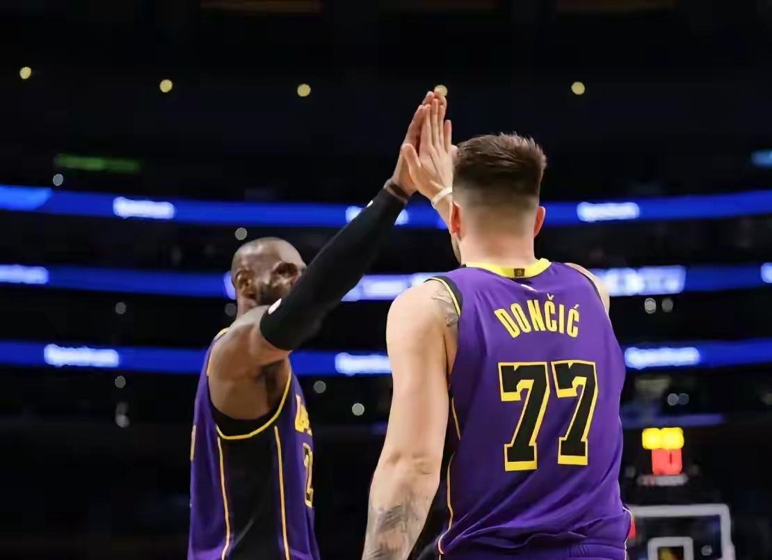 詹姆斯砍下三双,领导湖人大胜快船的简单介绍 詹姆斯砍下三双,领导湖人大胜快船的简单介绍