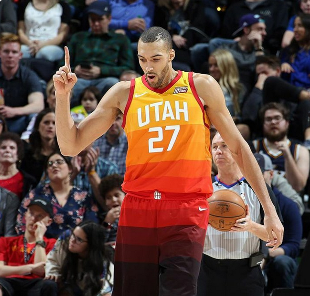 包含篮网B队绝杀凯尔特人，戈贝尔高光表现的词条