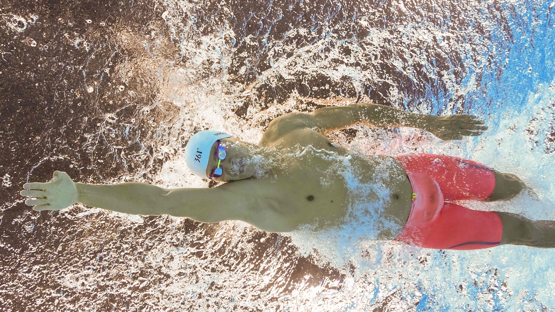 当中国血拼遇上伊布时刻，世界杯赛场外的经济博弈与绿茵传奇