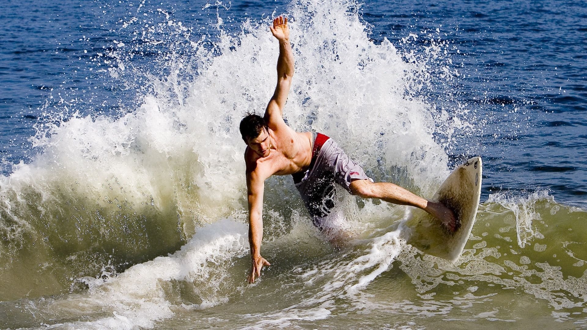 努涅斯之夜，当季后赛的聚光灯只照亮一个名字