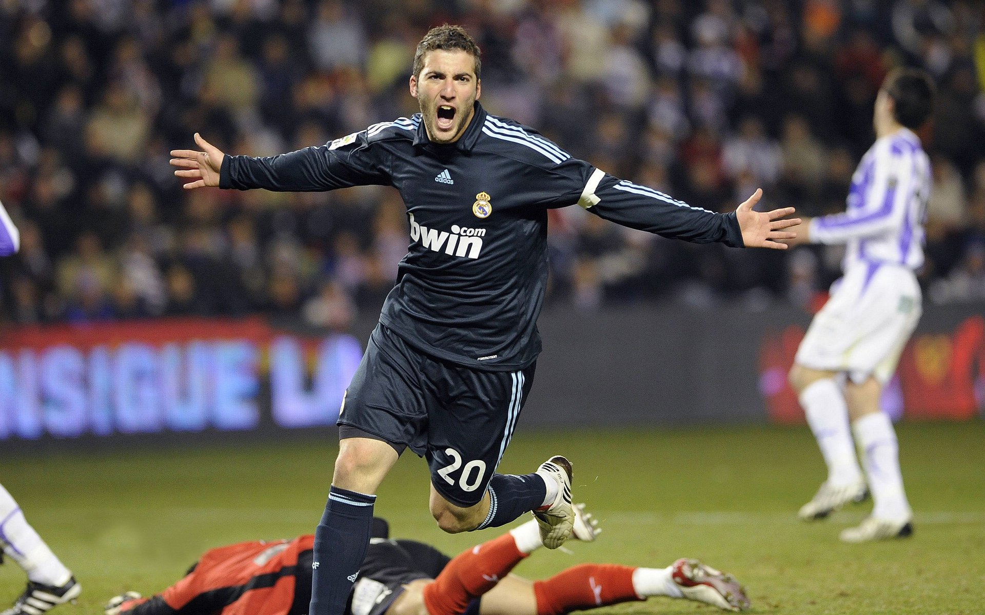 罗德里一锤定音惊艳四座,西班牙险胜巴萨式传控的自我革新